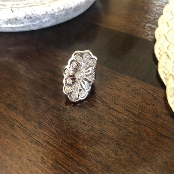 Jewelry - Costume rhinestone ring